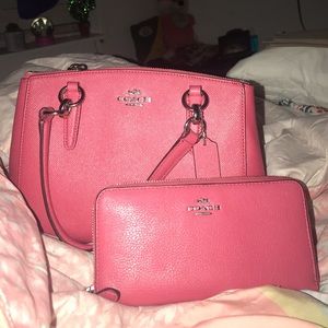 Coach set PRICE IS FIRM